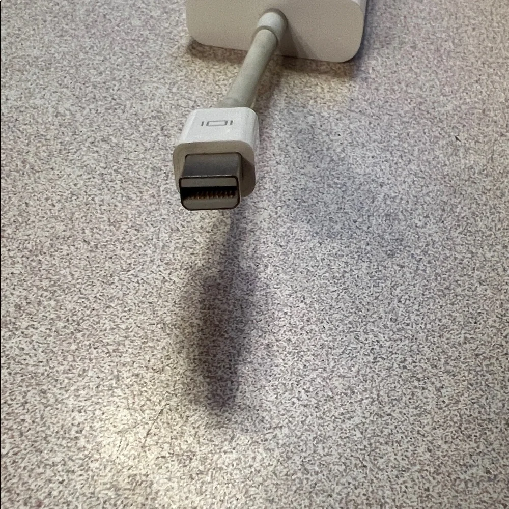 Apple White Adapter Cable